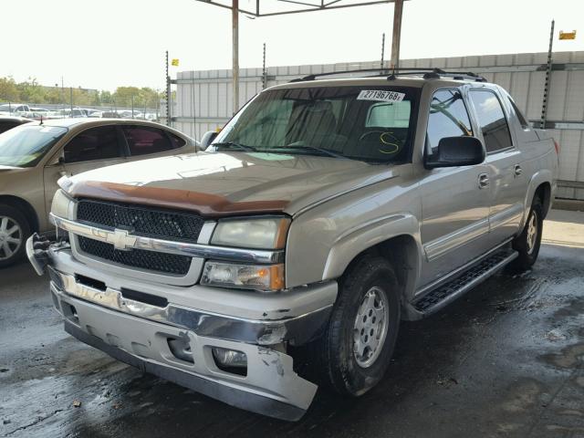 3GNEC12Z85G173080 - 2005 CHEVROLET AVALANCHE SILVER photo 2