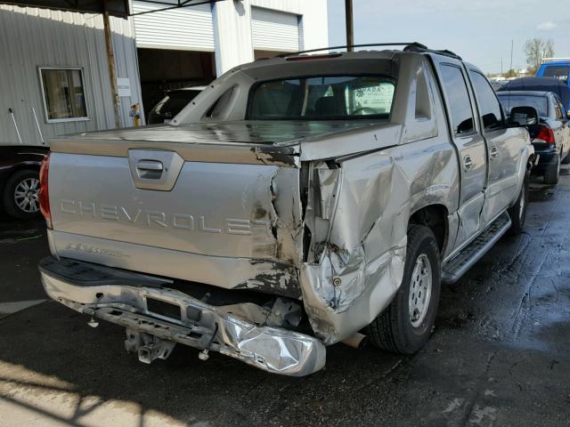 3GNEC12Z85G173080 - 2005 CHEVROLET AVALANCHE SILVER photo 4