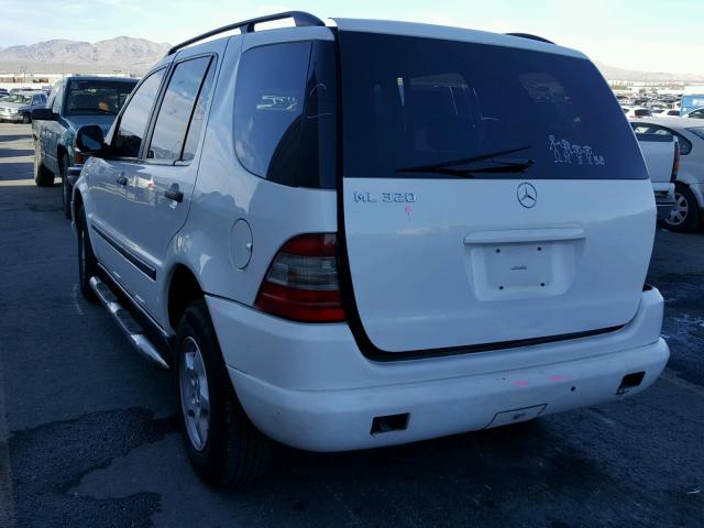 4JGAB54E8WA037572 - 1998 MERCEDES-BENZ ML 320 WHITE photo 3