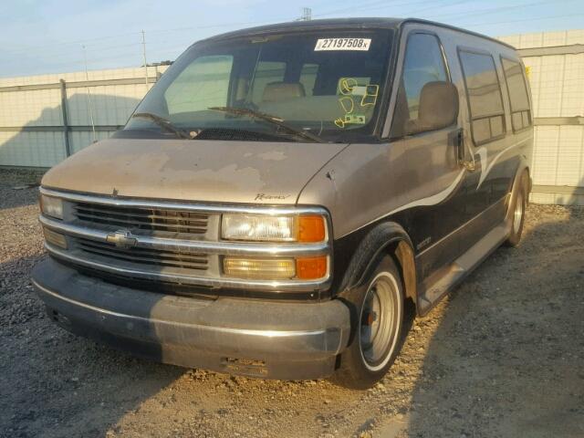 1GBFG15R7T1014919 - 1996 CHEVROLET G10 TWO TONE photo 2