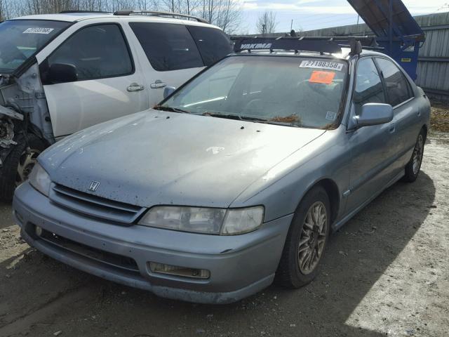 1HGCD5526RA005656 - 1994 HONDA ACCORD DX BLUE photo 2