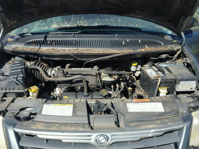 2C4GP54L45R214112 - 2005 CHRYSLER TOWN & COU GREEN photo 7