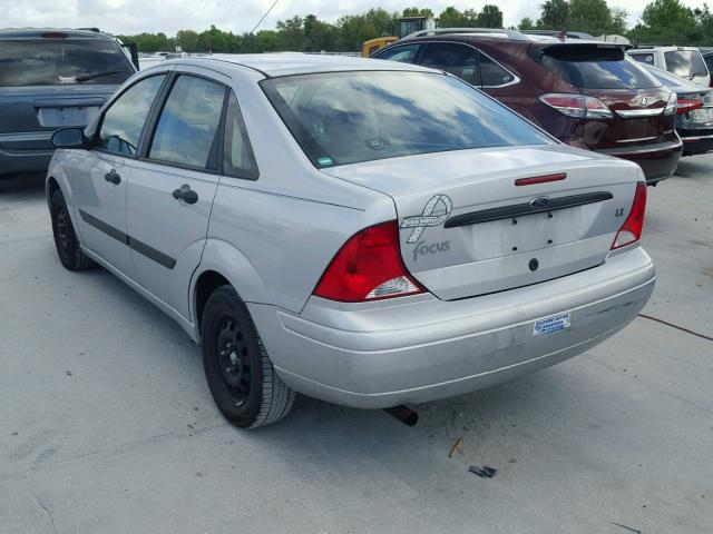 1FAFP33PXYW229736 - 2000 FORD FOCUS LX SILVER photo 3