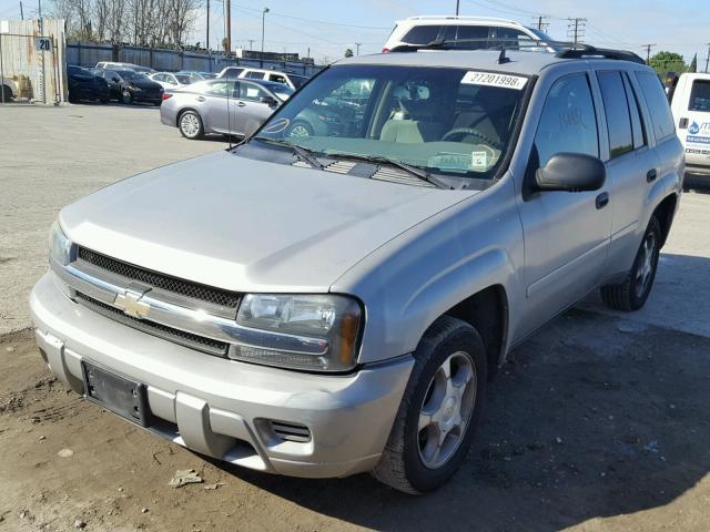 1GNDT13S062317390 - 2006 CHEVROLET TRAILBLAZE SILVER photo 2