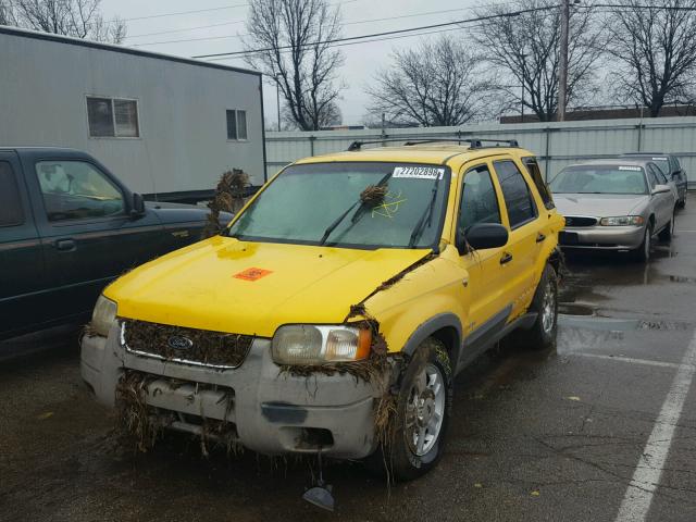 1FMYU04122KA32168 - 2002 FORD ESCAPE XLT YELLOW photo 2