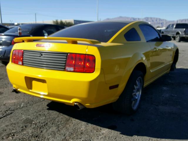 1ZVHT82H765184373 - 2006 FORD MUSTANG GT YELLOW photo 4