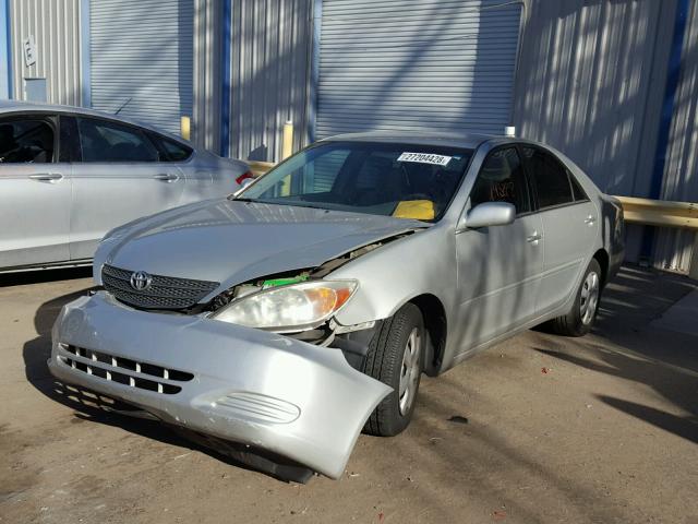 4T1BE32K82U086773 - 2002 TOYOTA CAMRY LE SILVER photo 2