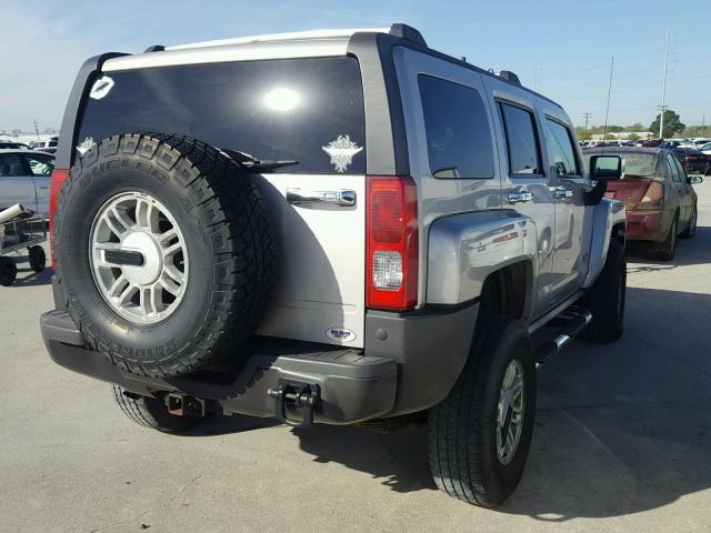 5GTDN136668108621 - 2006 HUMMER H3 SILVER photo 4