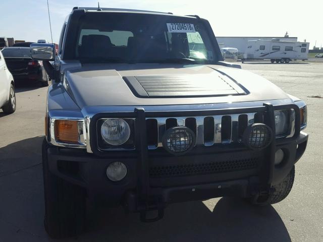 5GTDN136668108621 - 2006 HUMMER H3 SILVER photo 9