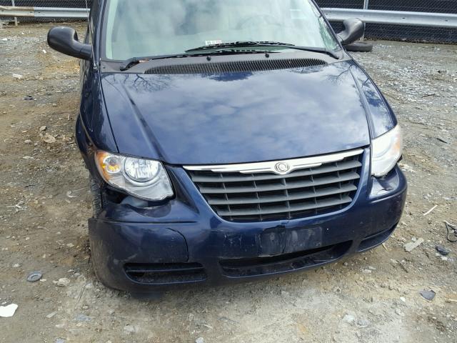 2C8GP54L95R567864 - 2005 CHRYSLER TOWN & COU BLUE photo 9