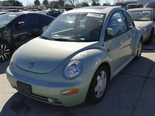 3VWCC21CXYM410741 - 2000 VOLKSWAGEN NEW BEETLE GREEN photo 2