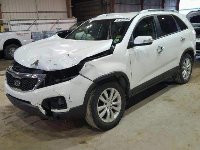 5XYKU4A15BG004280 - 2011 KIA SORENTO EX WHITE photo 2