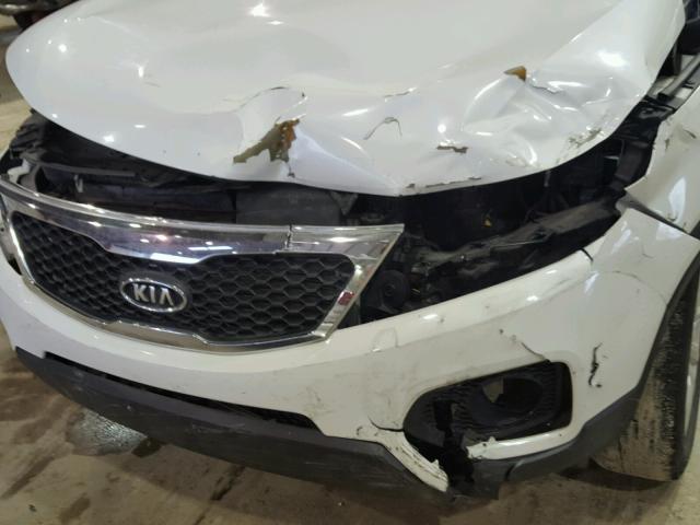 5XYKU4A15BG004280 - 2011 KIA SORENTO EX WHITE photo 9