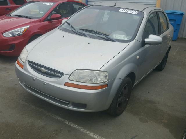 KL1TD52685B349877 - 2005 CHEVROLET AVEO BASE GRAY photo 2