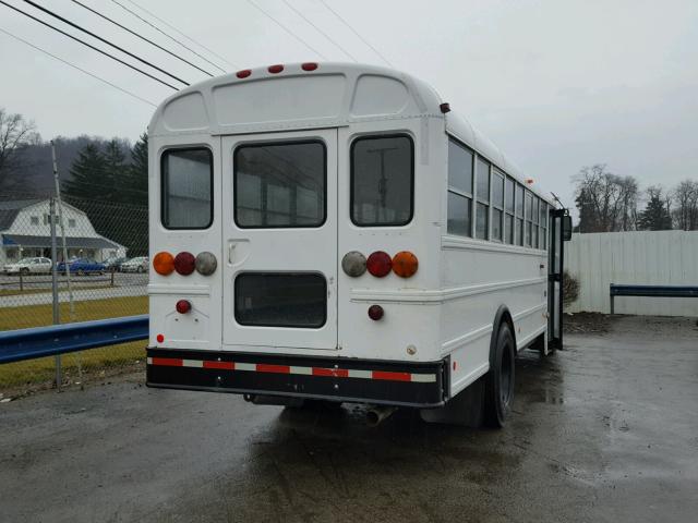 4DRBUAAL98A545210 - 2008 IC CORPORATION 3000 白色 照片 4