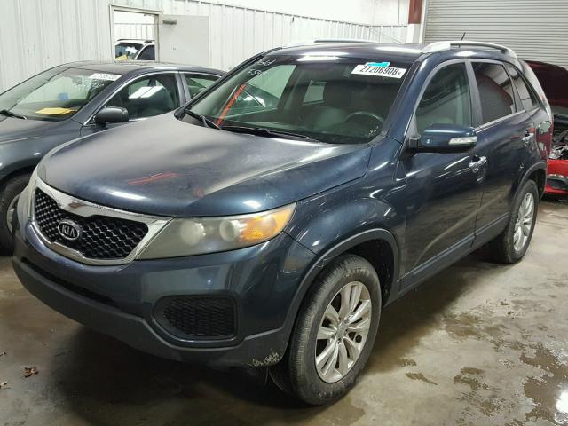 5XYKT4A27BG084032 - 2011 KIA SORENTO BA BLUE photo 2