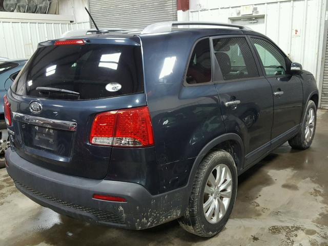 5XYKT4A27BG084032 - 2011 KIA SORENTO BA BLUE photo 4