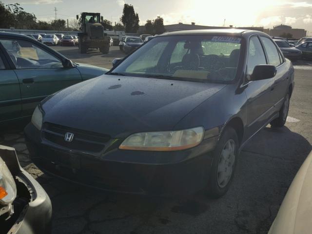 JHMCG6650YC002418 - 2000 HONDA ACCORD LX BLACK photo 2