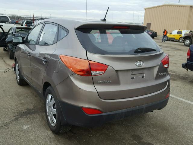 KM8JT3AC5AU068810 - 2010 HYUNDAI TUCSON GLS GOLD photo 3