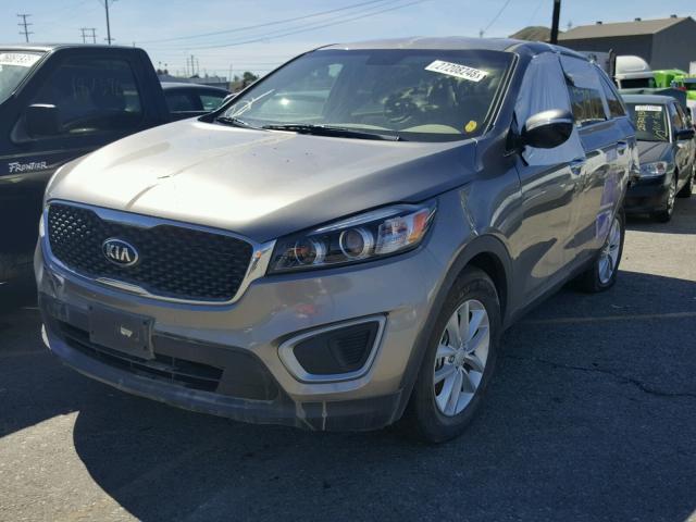 5XYPG4A3XGG035790 - 2016 KIA SORENTO LX GRAY photo 2