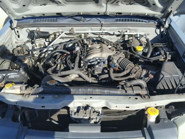 1N6ED27T82C390656 - 2002 NISSAN FRONTIER C SILVER photo 7