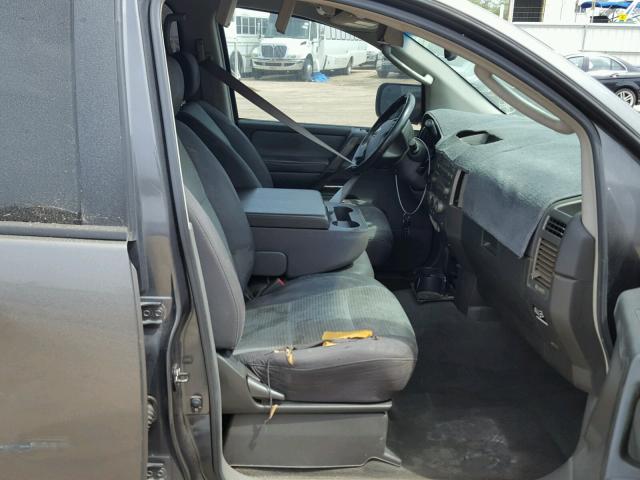 1N6AA07A05N523588 - 2005 NISSAN TITAN XE GRAY photo 5