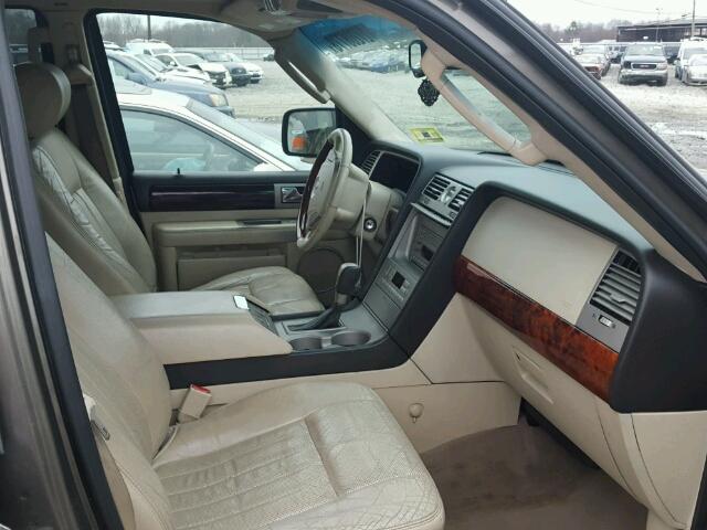 5LMFU28RX3LJ07226 - 2003 LINCOLN NAVIGATOR BROWN photo 5