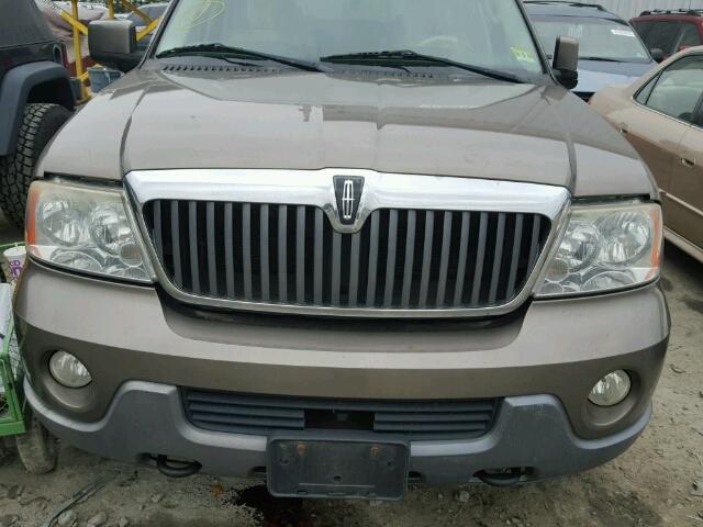 5LMFU28RX3LJ07226 - 2003 LINCOLN NAVIGATOR BROWN photo 9