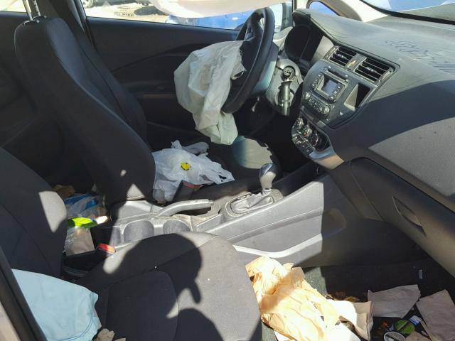 KNADM4A38F6458233 - 2015 KIA RIO LX Արծաթագույն լուսանկար 5