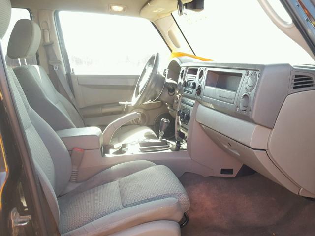 1J8HG48K76C338135 - 2006 JEEP COMMANDER BLACK photo 5