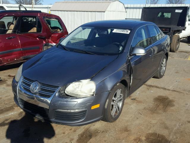 3VWSF71K15M602424 - 2005 VOLKSWAGEN NEW JETTA GRAY photo 2