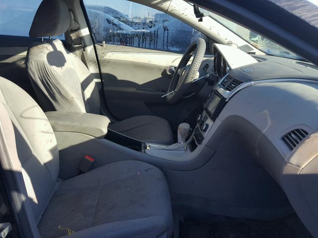 1G1ZB5E17BF179677 - 2011 CHEVROLET MALIBU LS შავი ფოტო 5