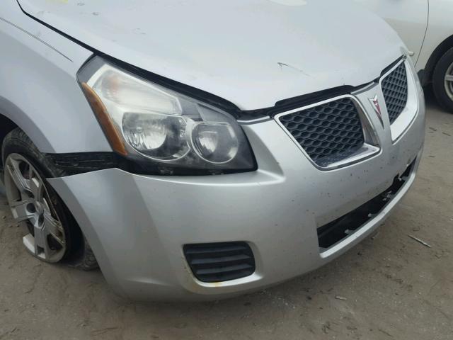 5Y2SM670X9Z408844 - 2009 PONTIAC VIBE SILVER photo 9