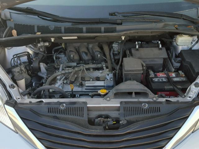 5TDKK3DC6BS037319 - 2011 TOYOTA SIENNA LE GRAY photo 7