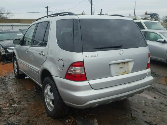 4JGAB54E03A393168 - 2003 MERCEDES-BENZ ML 320 GRAY photo 3