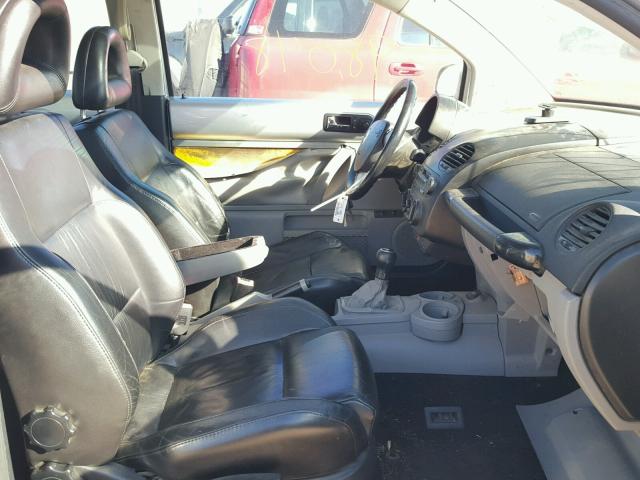 3VWED21C72M443743 - 2002 VOLKSWAGEN NEW BEETLE 银色 照片 5