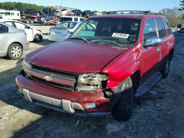 1GNDS13S522420303 - 2002 CHEVROLET TRAILBLAZE RED photo 2