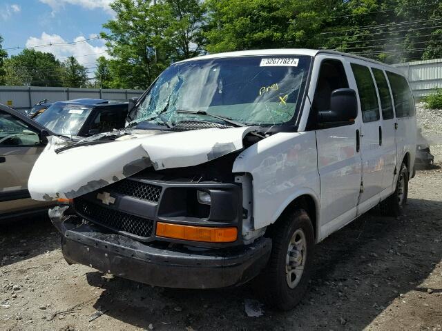 1GCFH15T141189348 - 2004 CHEVROLET EXPRESS G1 WHITE photo 2