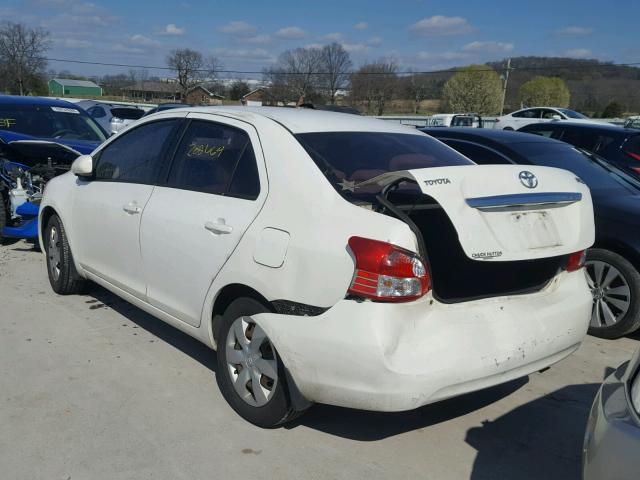 JTDBT923671018938 - 2007 TOYOTA YARIS WHITE photo 3