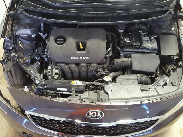 3KPFL4A73HE120351 - 2017 KIA FORTE LX BROWN photo 7