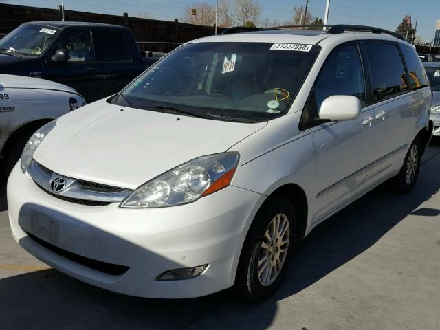 5TDBK22C68S012300 - 2008 TOYOTA SIENNA XLE WHITE photo 2