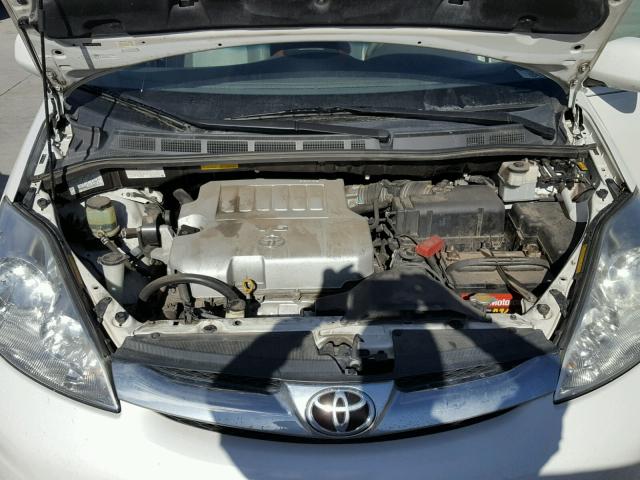 5TDBK22C68S012300 - 2008 TOYOTA SIENNA XLE WHITE photo 7