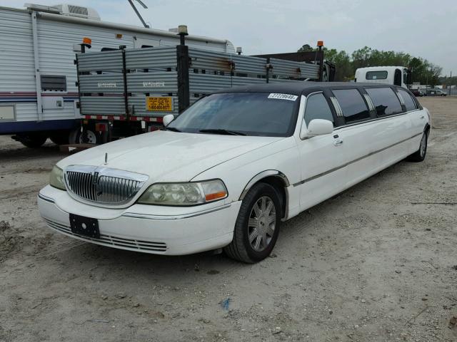 1L1FM81W73Y605491 - 2003 LINCOLN TOWN CAR E WHITE photo 2