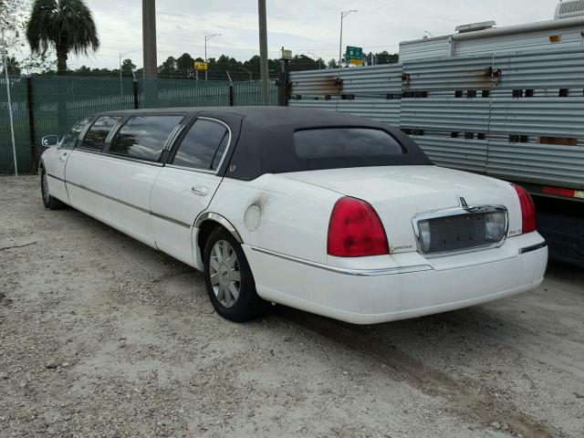 1L1FM81W73Y605491 - 2003 LINCOLN TOWN CAR E WHITE photo 3