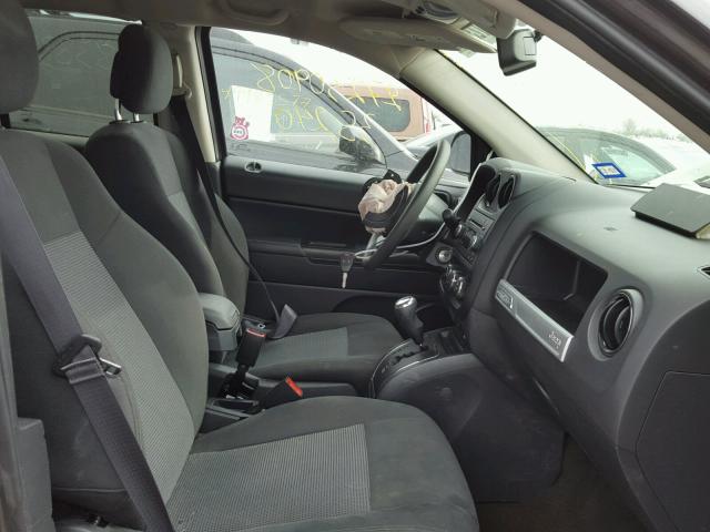 1C4NJCBA4GD628429 - 2016 JEEP COMPASS SP GRAY photo 5