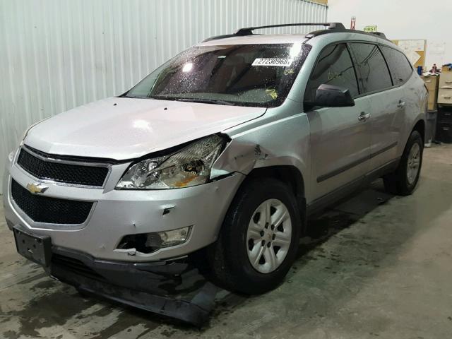 1GNKVEED7BJ226320 - 2011 CHEVROLET TRAVERSE L SILVER photo 2