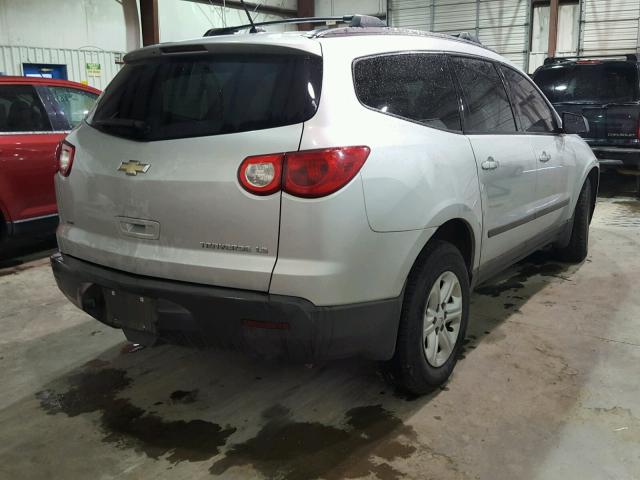 1GNKVEED7BJ226320 - 2011 CHEVROLET TRAVERSE L SILVER photo 4