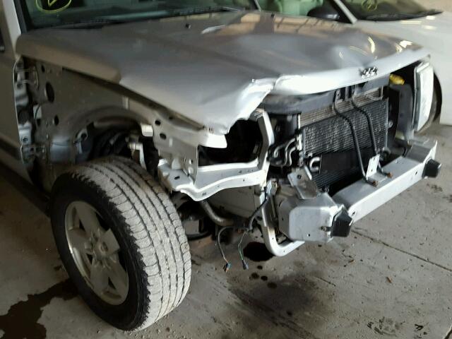 1J8HG48K06C231749 - 2006 JEEP COMMANDER SILVER photo 9