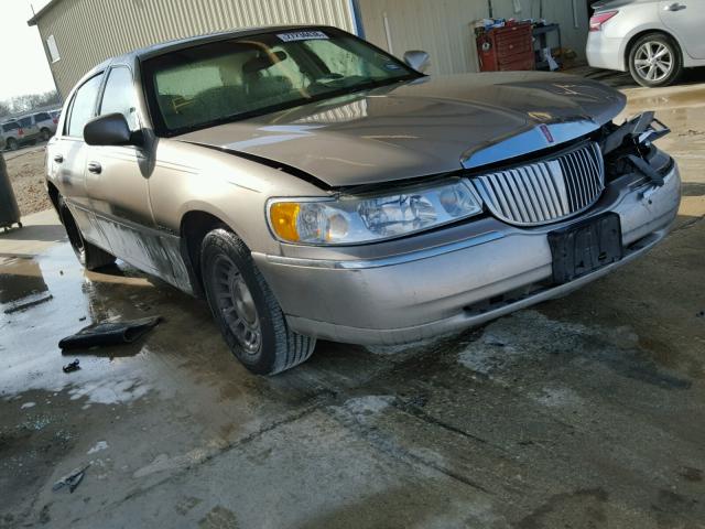 1LNHM81W62Y667079 - 2002 LINCOLN TOWN CAR E BEIGE photo 1