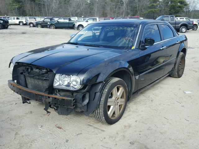 2C3AK63H35H639516 - 2005 CHRYSLER 300C BLACK photo 2